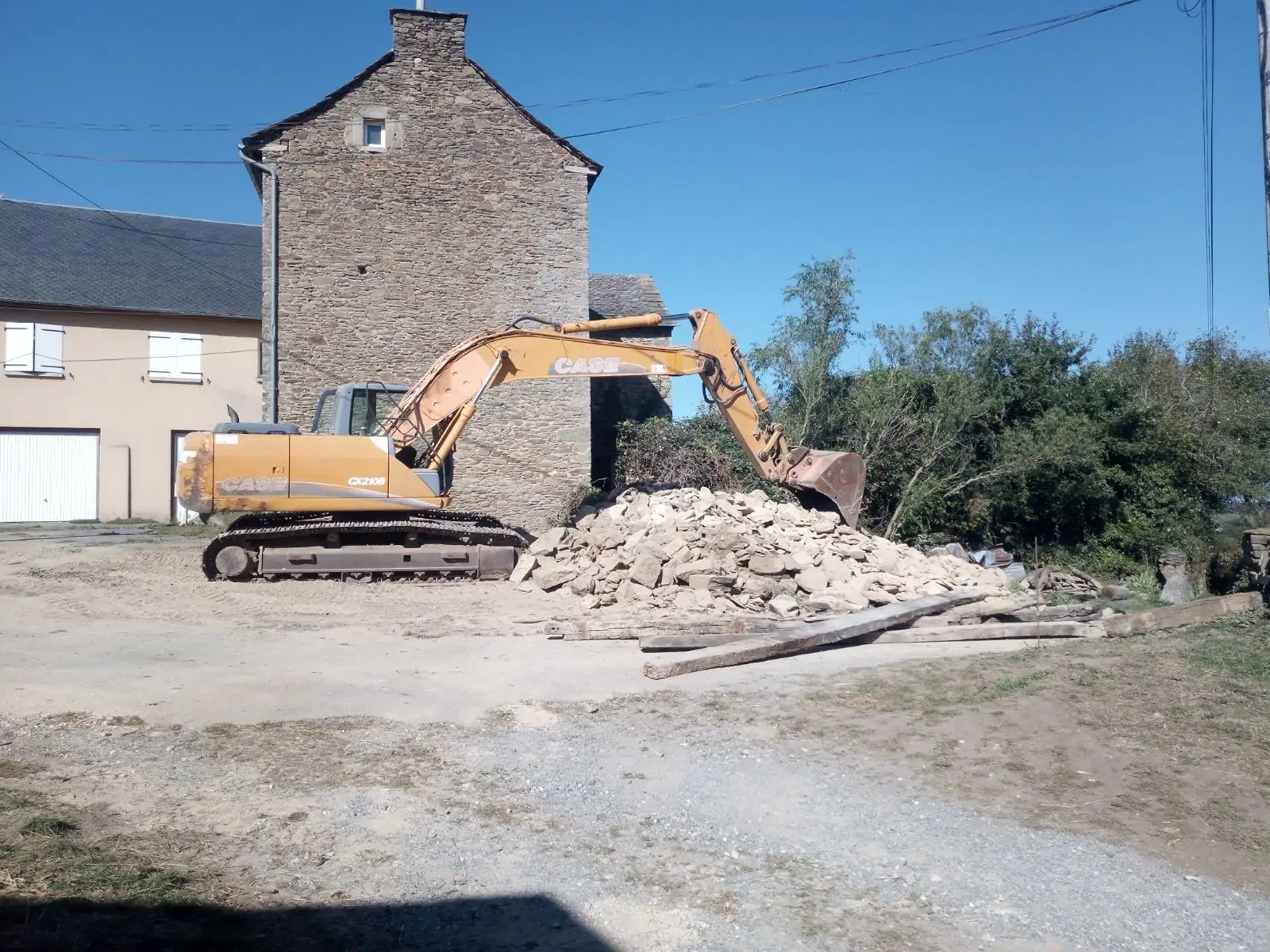 Spécialisée dans les petits et grands travaux de terrassement pour maisons et piscines